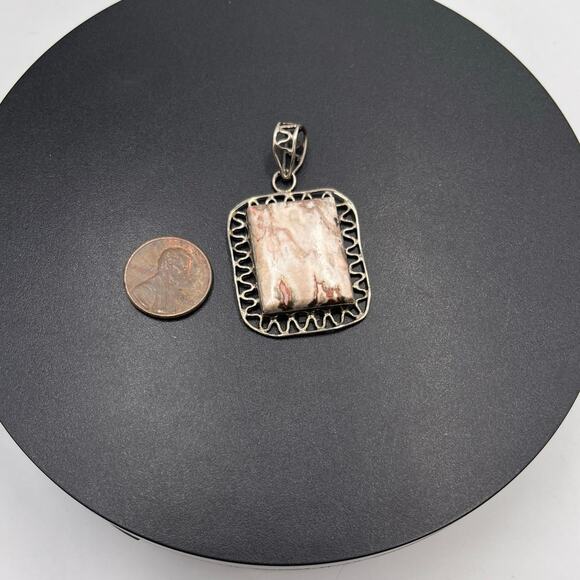 Tan White Agate, a variety of Chalcedony Or Jasper sterling Silver Pendant - Picture 5 of 5